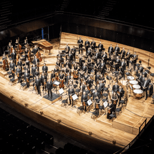 L'orchestre Les Siècles sur la scène de la Philharmonie de Paris